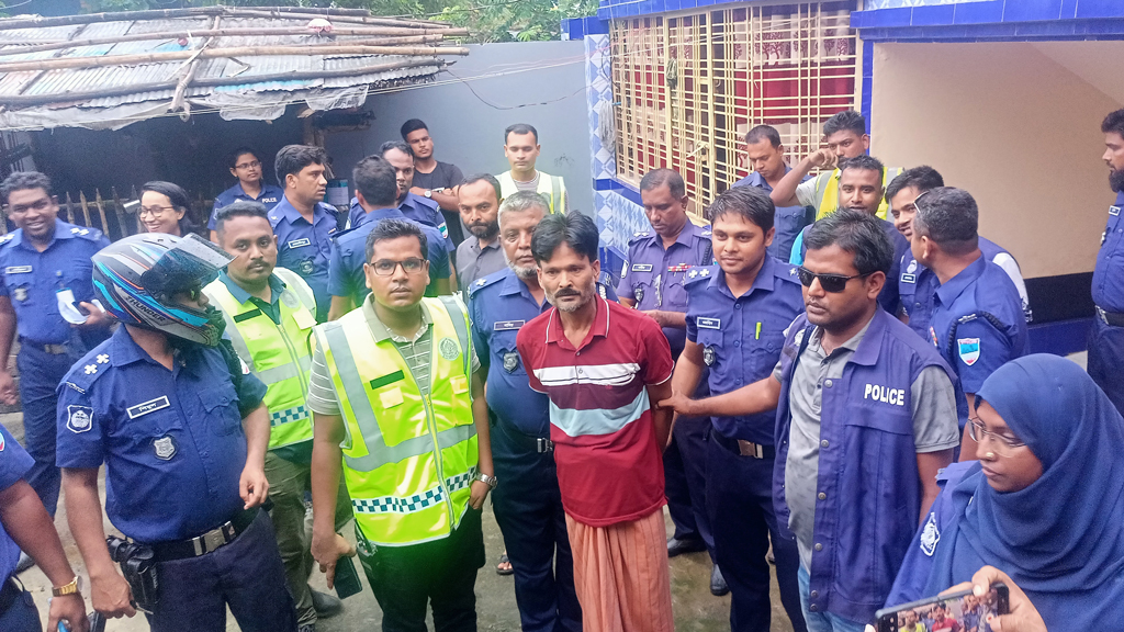 গাংনীতে পুলিশের ব্লক রেইড অভিযান, গাঁজা ও ইয়াবাসহ আটক ৫