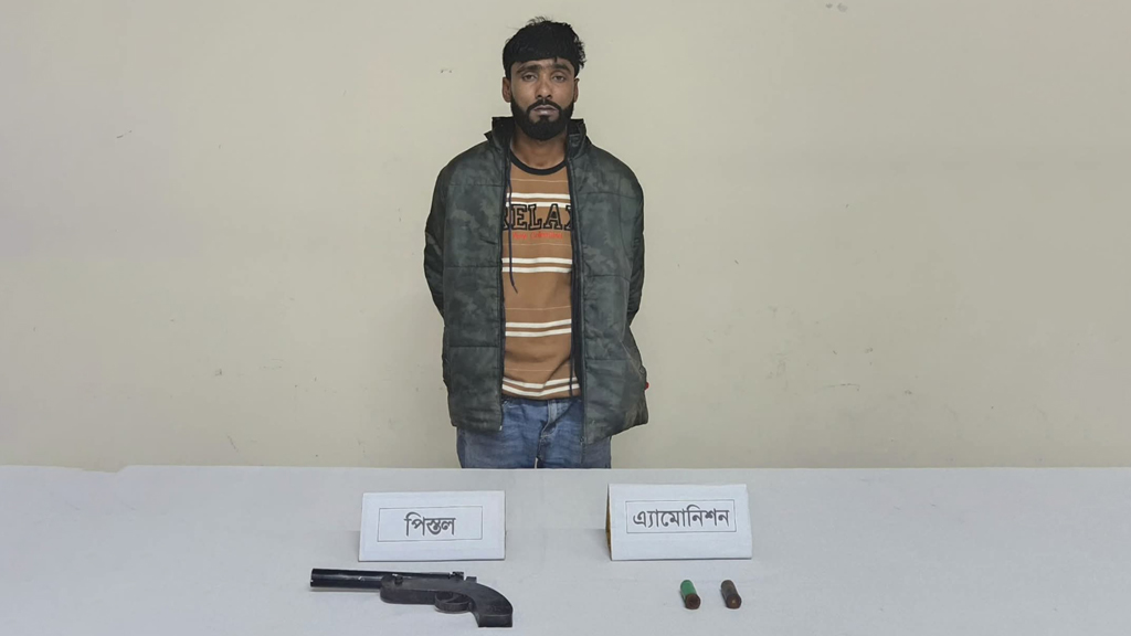 যৌথ অভিযানে অস্ত্র ও গুলিসহ গাংনীতে গ্রেপ্তার ১