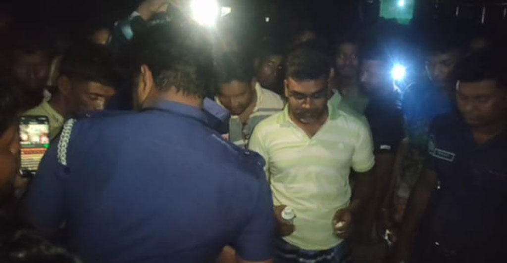 ছিনতাইকারীকে গণপিটুনি দিয়ে পুলিশে দিল এলাকাবাসী