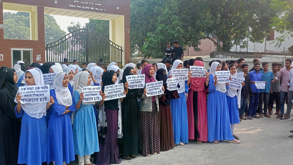 গাংনীতে অশ্লীল ভিডিও-কাণ্ডের সেই প্রধান শিক্ষক সাময়িক বহিষ্কার