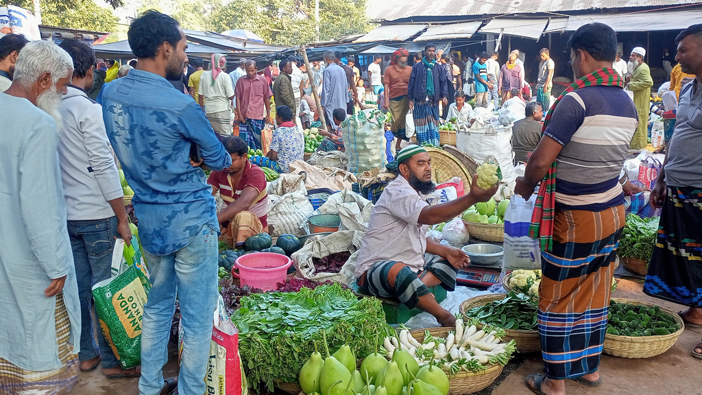 শীতের সবজিতেও আগুন: নতুন আলু ১৪০ টাকা কেজি, ক্রেতাদের অসন্তোষ
