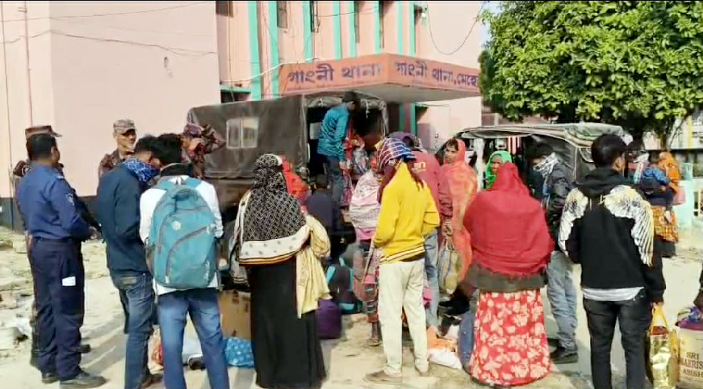 গাংনী সীমান্ত দিয়ে ৩০ বাংলাদেশিকে পুশ ইন করল বিএসএফ