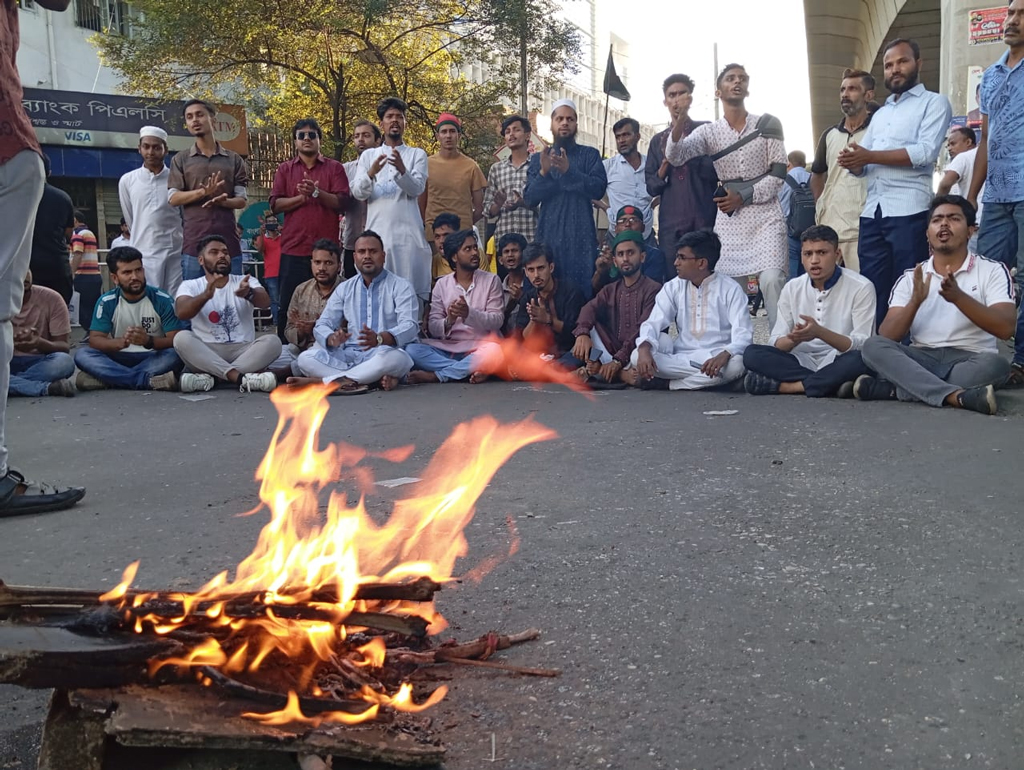 জাপাসহ ১৪ দল নিষিদ্ধের দাবিতে পল্টন মোড় অবরোধ গণঅধিকারের