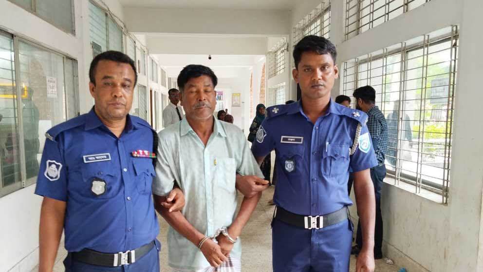 হিন্দুপল্লিতে হামলা: সাংবাদিক সেলিমের দুই দিনের রিমান্ড মঞ্জুর