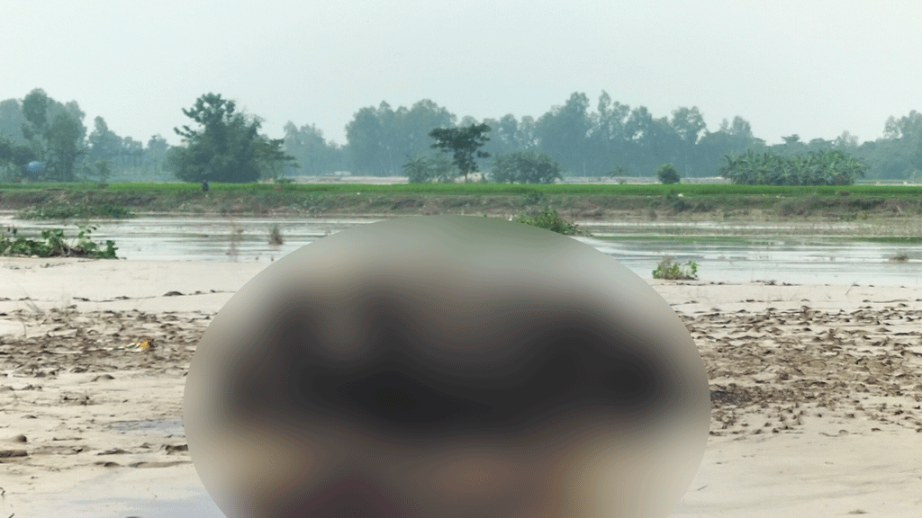 দুধকুমার নদে ভেসে এসেছে মরা গন্ডার