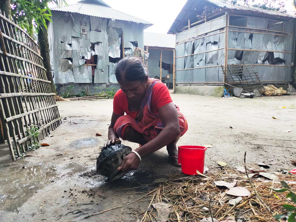 ‘মামলা করি কী হইবে, পুলিশ থাকিয়াও হামার জীবনে নিরাপত্তা নাই’