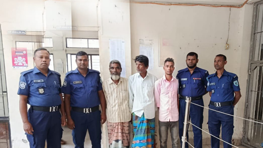 গঙ্গাচড়ায় চাঁদাবাজি ও অপপ্রচারের অভিযোগে ৩৪ বছরের সাজাপ্রাপ্ত আসামিসহ গ্রেপ্তার ৩