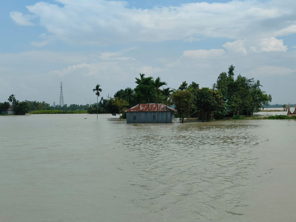 তিস্তার পানি বিপৎসীমার ওপরে, গঙ্গাচড়ায় নিম্নাঞ্চল প্লাবিত