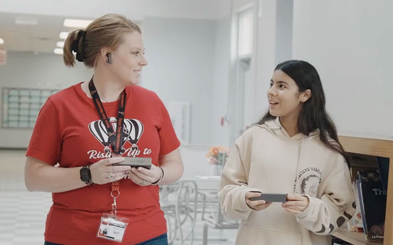 গুগলের নতুন ফিচার: সাধারণ হেডফোনই হবে রিয়েল–টাইম অনুবাদক