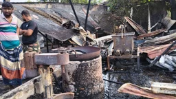 গোমস্তাপুরে বিস্কুট কারখানায় আগুন, ৩৫ লাখ টাকার ক্ষতি