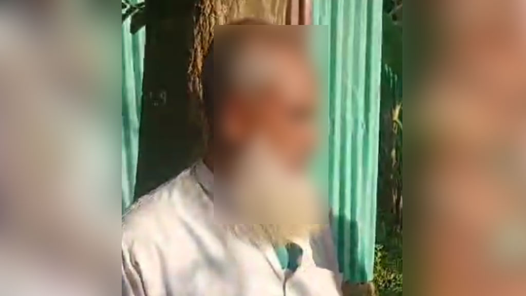 কলেজছাত্রীকে শ্লীলতাহানির অভিযোগ, বৃদ্ধকে গাছে বেঁধে রেখে পুলিশে সোপর্দ