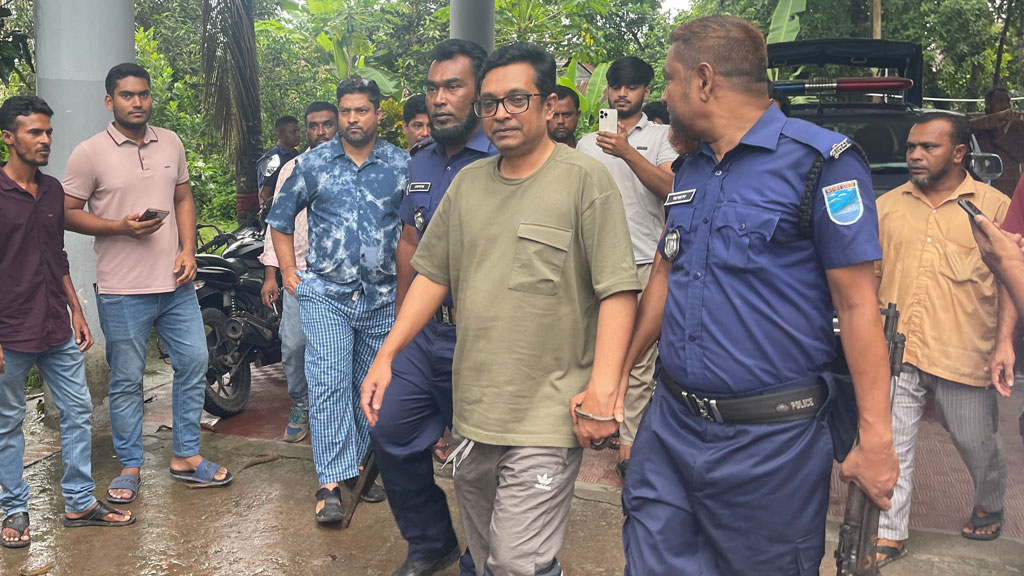 সাবেক উপজেলা চেয়ারম্যান গ্রেপ্তার, এজাহারে নাম না থাকায় পরিবারের ক্ষোভ