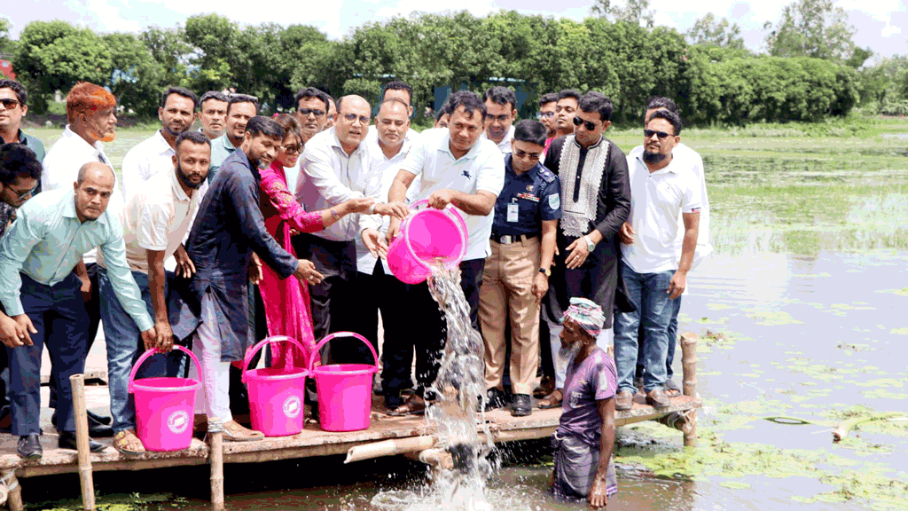 গোপালগঞ্জে বিলে মাছের পোনা অবমুক্ত ও বৃক্ষরোপণের উদ্বোধন