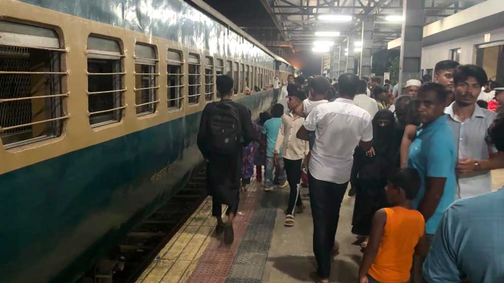 ঢাকা-গোপালগঞ্জ রুটে ট্রেন চলাচল শুরু, প্রথম ট্রেন পেয়ে উচ্ছ্বসিত গোপালগঞ্জবাসী