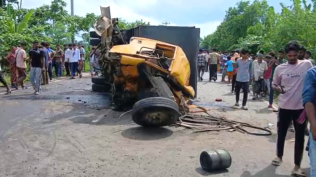 গোপালগঞ্জে ট্রাক-বাস মুখোমুখি সংঘর্ষে নিহত ৩, আহত ১৬