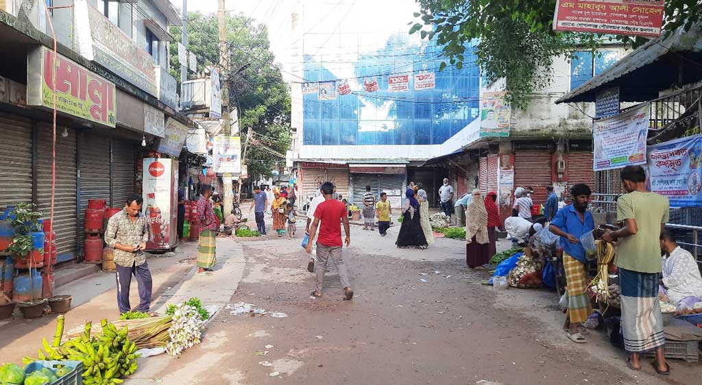 গোপালগঞ্জে স্বাভাবিক হচ্ছে জীবন, কাটছে আতঙ্ক