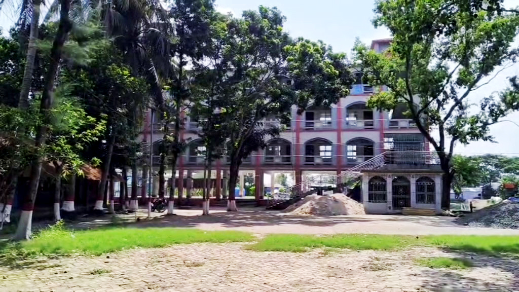 বিদ্যালয়ে ছাত্রী ও যুবককে গাছে বেঁধে নির্যাতন, ছাত্রীর আত্মহত্যার চেষ্টা