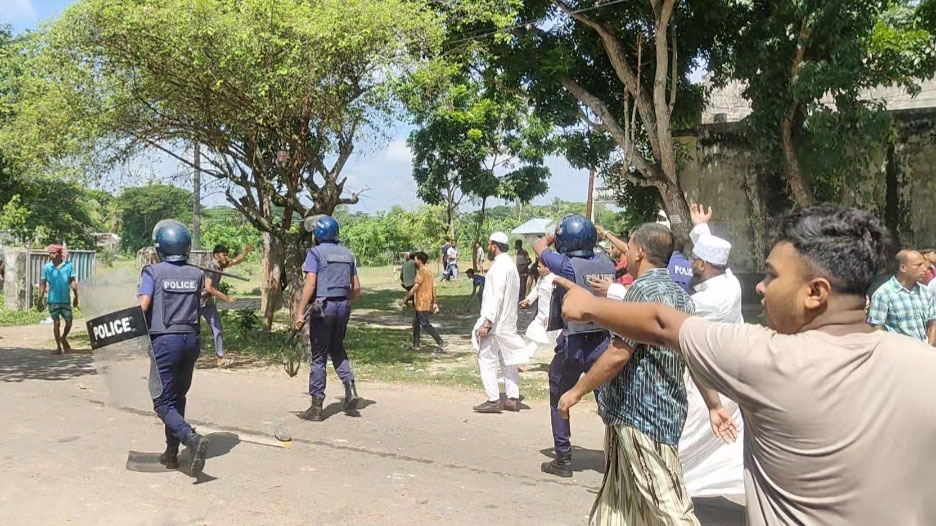 কোটালীপাড়ায় দুই গ্রামের সংঘর্ষে আহত ২০, পরিস্থিতি নিয়ন্ত্রণে পুলিশের গুলি