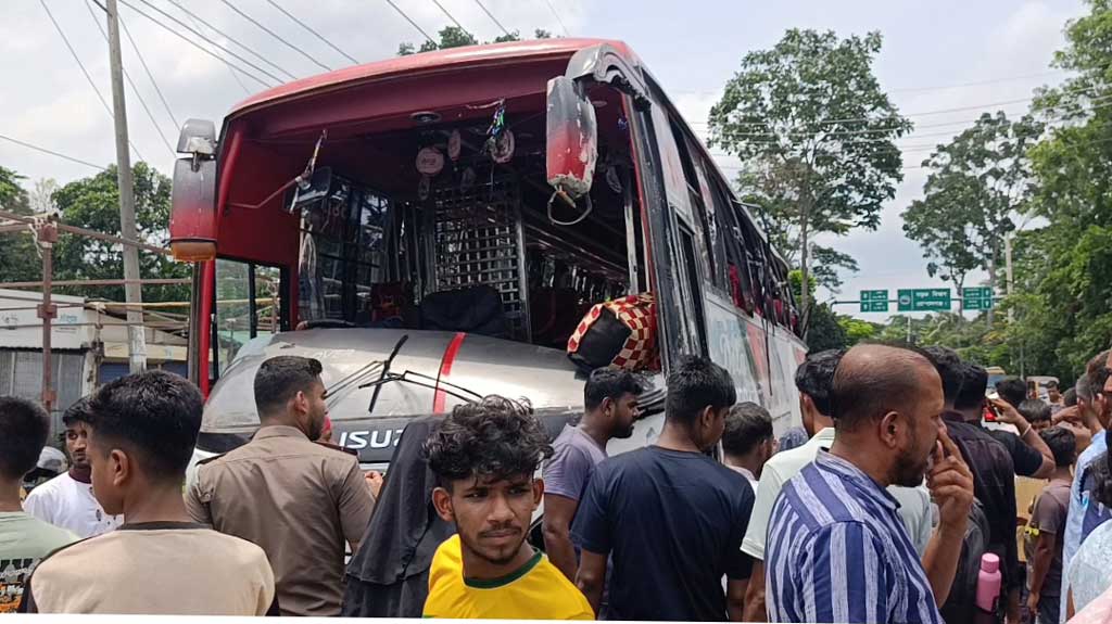 গোপালগঞ্জে বাস-মোটরসাইকেল মুখোমুখি সংঘর্ষে নিহতদের পরিচয় মিলেছে