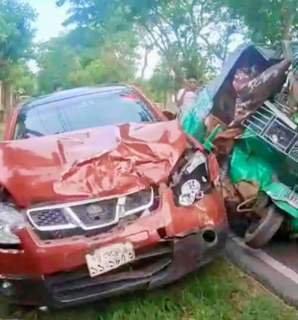 প্রাইভেট কারের ধাক্কায় সিএনজিচালিত অটোরিকশার তিন যাত্রী গুরুতর আহত