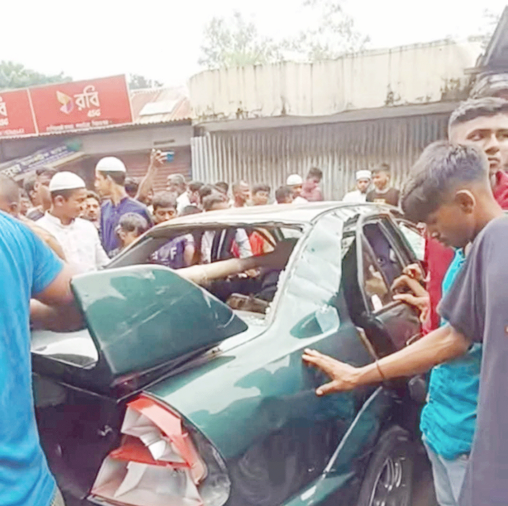 প্রাইভেট কার নিয়ন্ত্রণ হারিয়ে ঢুকে পড়ল দোকানে, নিহত ১