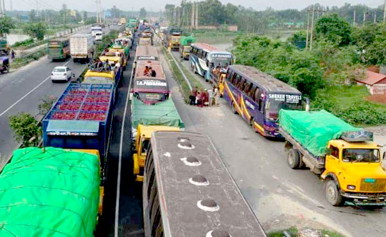 ঢাকা-টাঙ্গাইল-যমুনা সেতু মহাসড়কে ২৩ কিলোমিটার জুড়ে যানবাহনের ধীর গতি