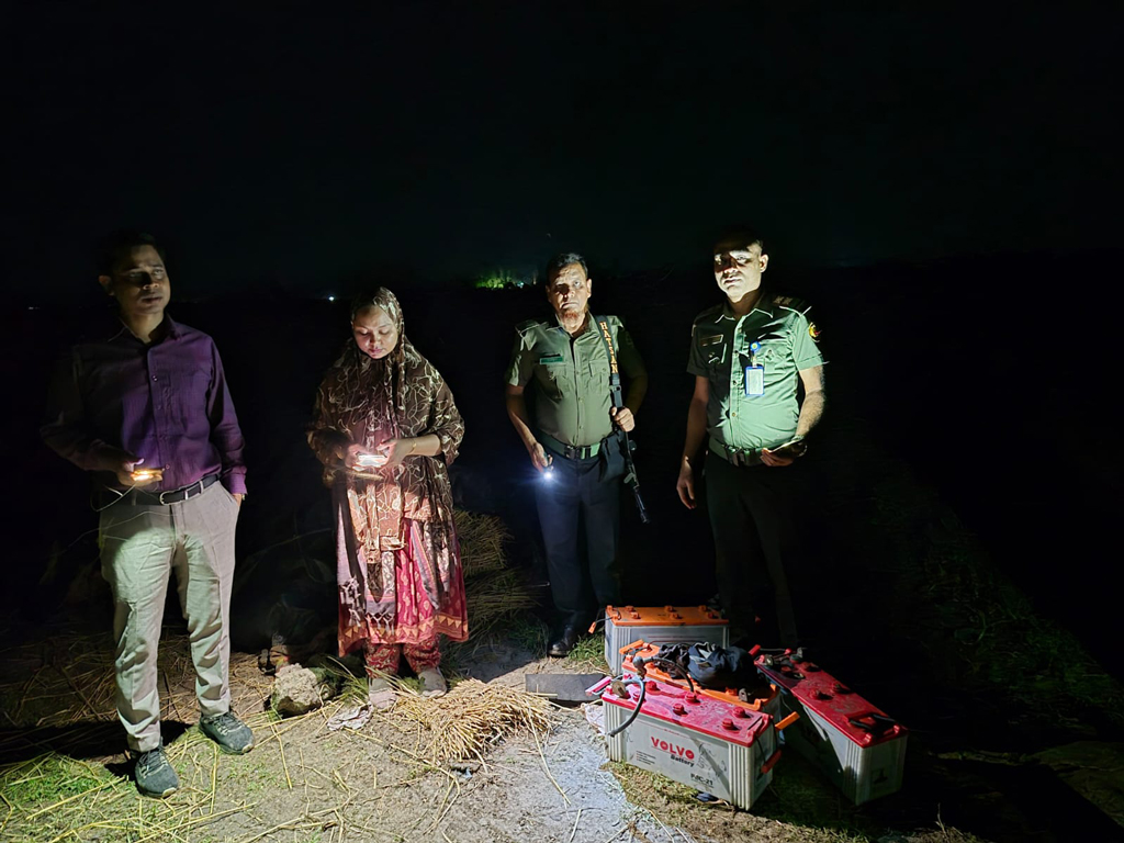 গুরুদাসপুরে পুকুর খনন বন্ধে রাতের আঁধারে ইউএনওর অভিযান