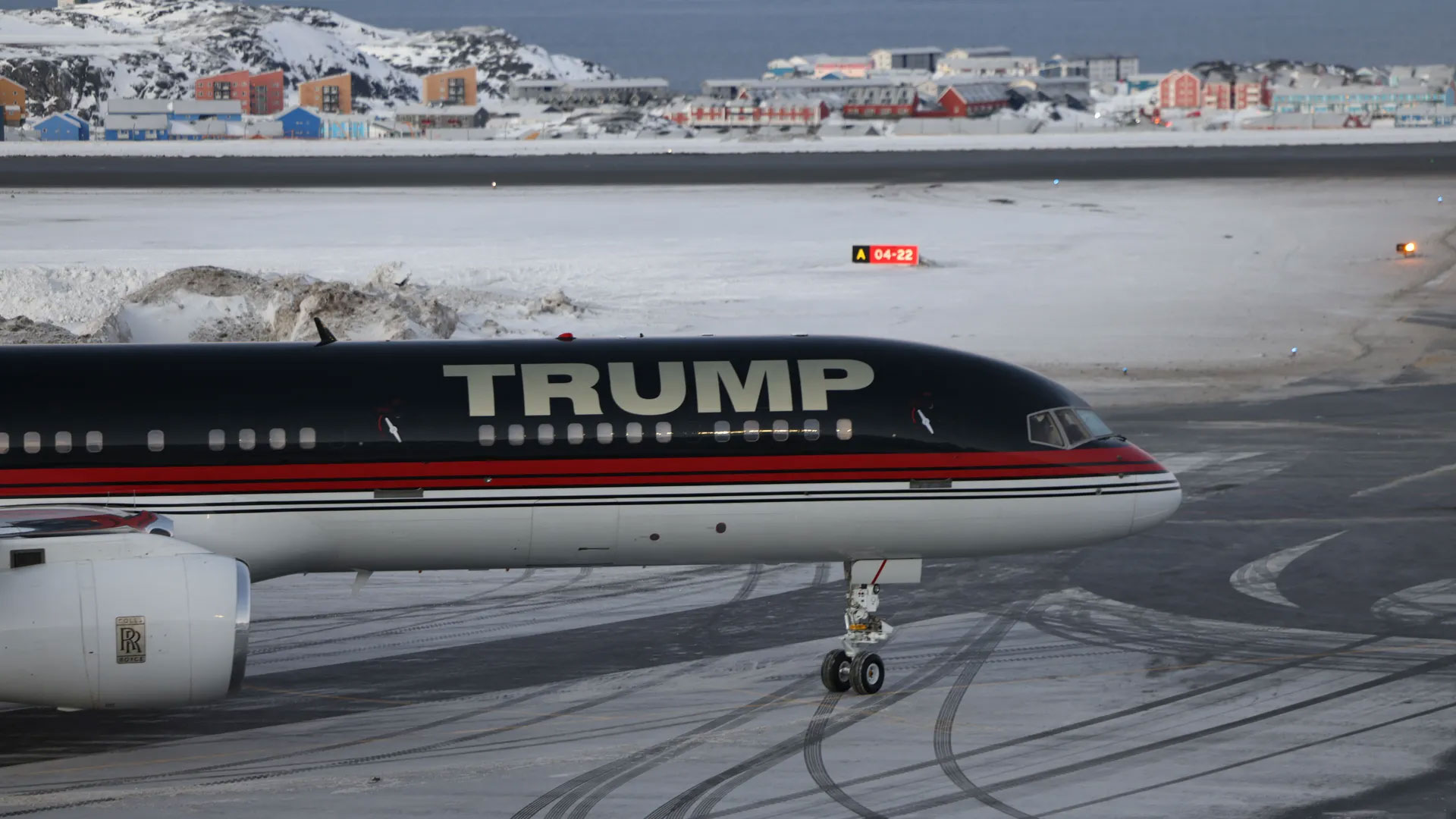 ‘চীন-রাশিয়াকে ঠেকাতে গ্রিনল্যান্ডের মালিকানা লাগবেই’, ট্রাম্প কেন এত মরিয়া