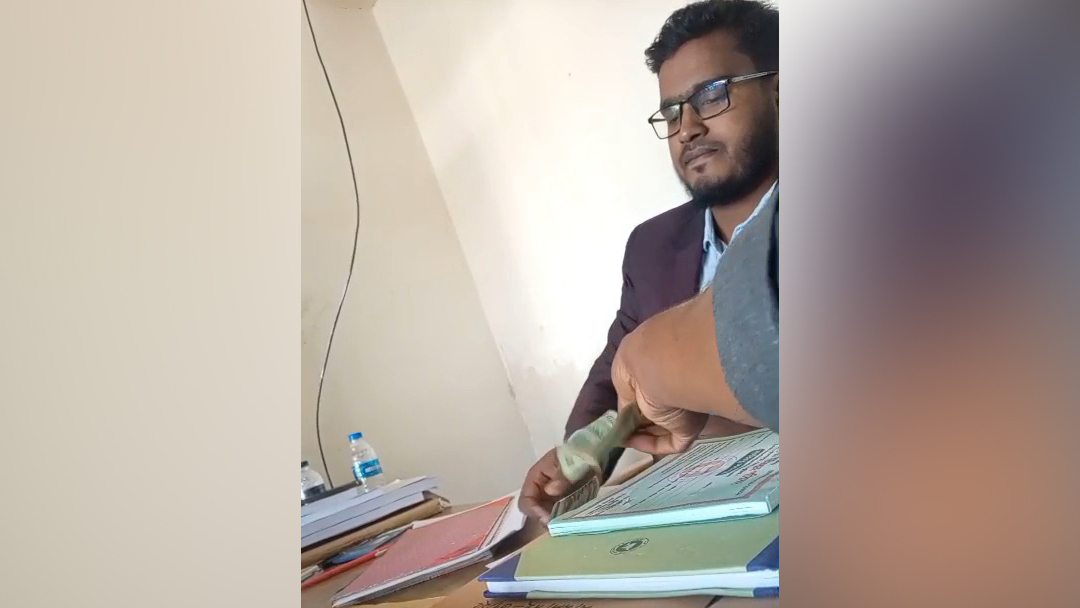 দৌলতপুরে গ্রাম আদালতে অতিরিক্ত ফি আদায়ের অভিযোগ