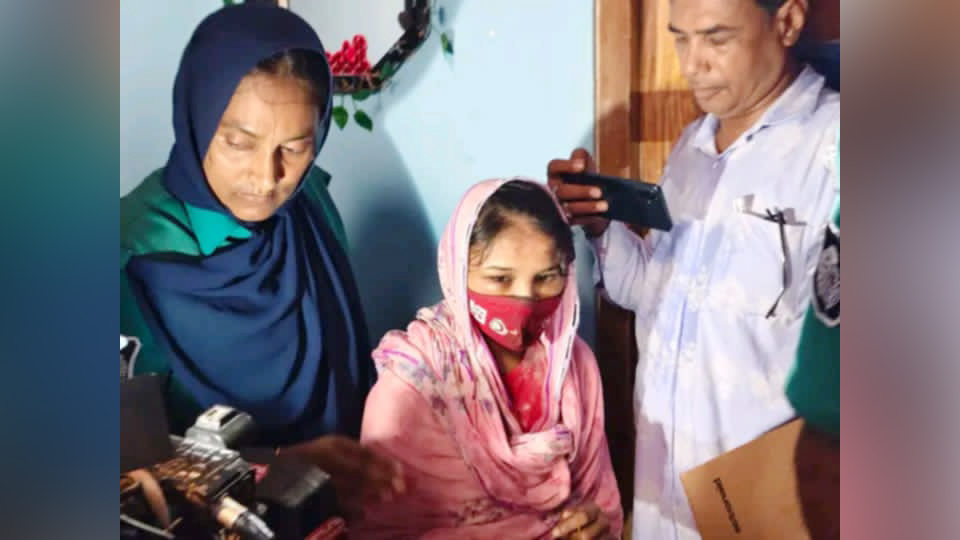 তরকারি পুড়ে যাওয়ায় গৃহপরিচারিকাকে গরম কড়াইয়ের ছ্যাঁকা ও মারধর, অভিযুক্ত পুলিশ দম্পতি