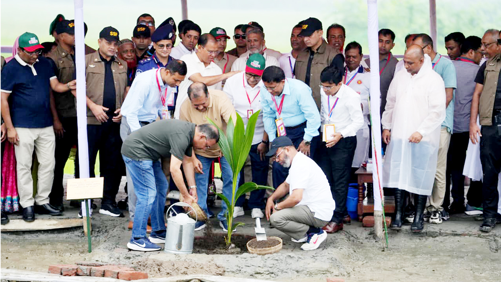 গৌরনদীতে প্রধানমন্ত্রীর বৃক্ষরোপণ কর্মসূচির উদ্বোধন