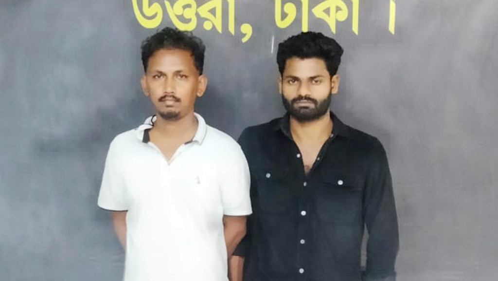ছিনিয়ে নেওয়া মোবাইল অনলাইনে কম দামে বিক্রি, গ্রেপ্তার ২
