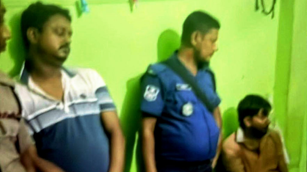ডেমরা ও রূপগঞ্জে পৃথক অভিযানে ছাত্রদলের আহ্বায়কসহ গ্রেপ্তার ২, অস্ত্র-গুলি জব্দ