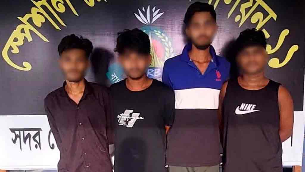 নারায়ণগঞ্জের চিহ্নিত সন্ত্রাসী ও কিশোর গ্যাং লিডার ‘কুত্তা শ্রাবণ’ তিন সহযোগীসহ গ্রেপ্তার