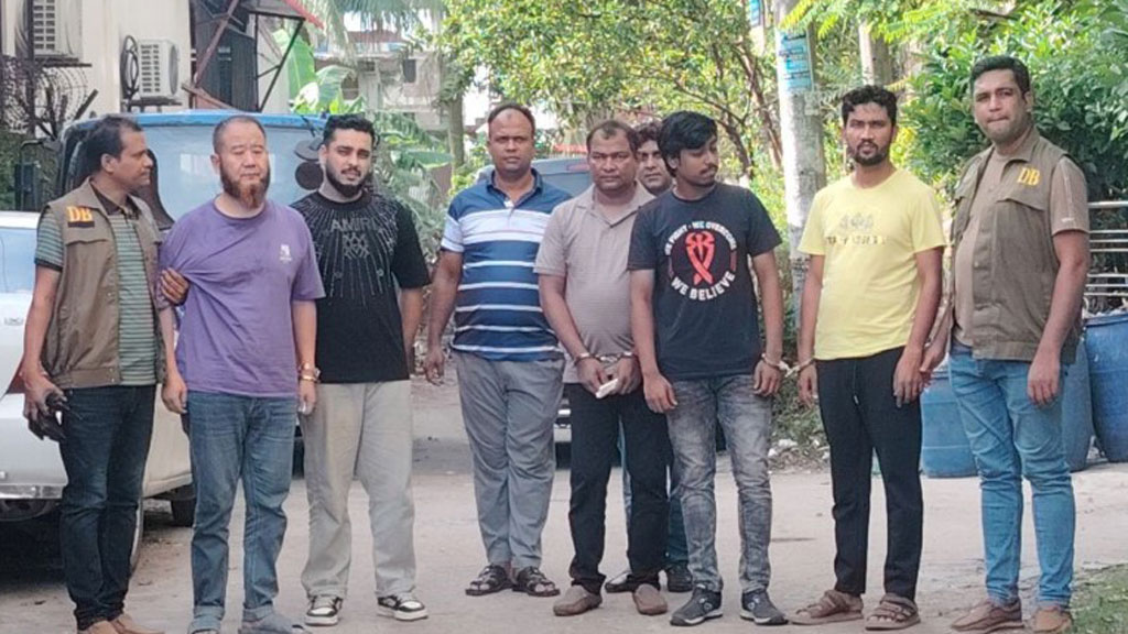ঘরে বসে ফেসবুক থেকে আয়ের প্রলোভন, তারপর বিকাশে টাকা নিয়ে চম্পট