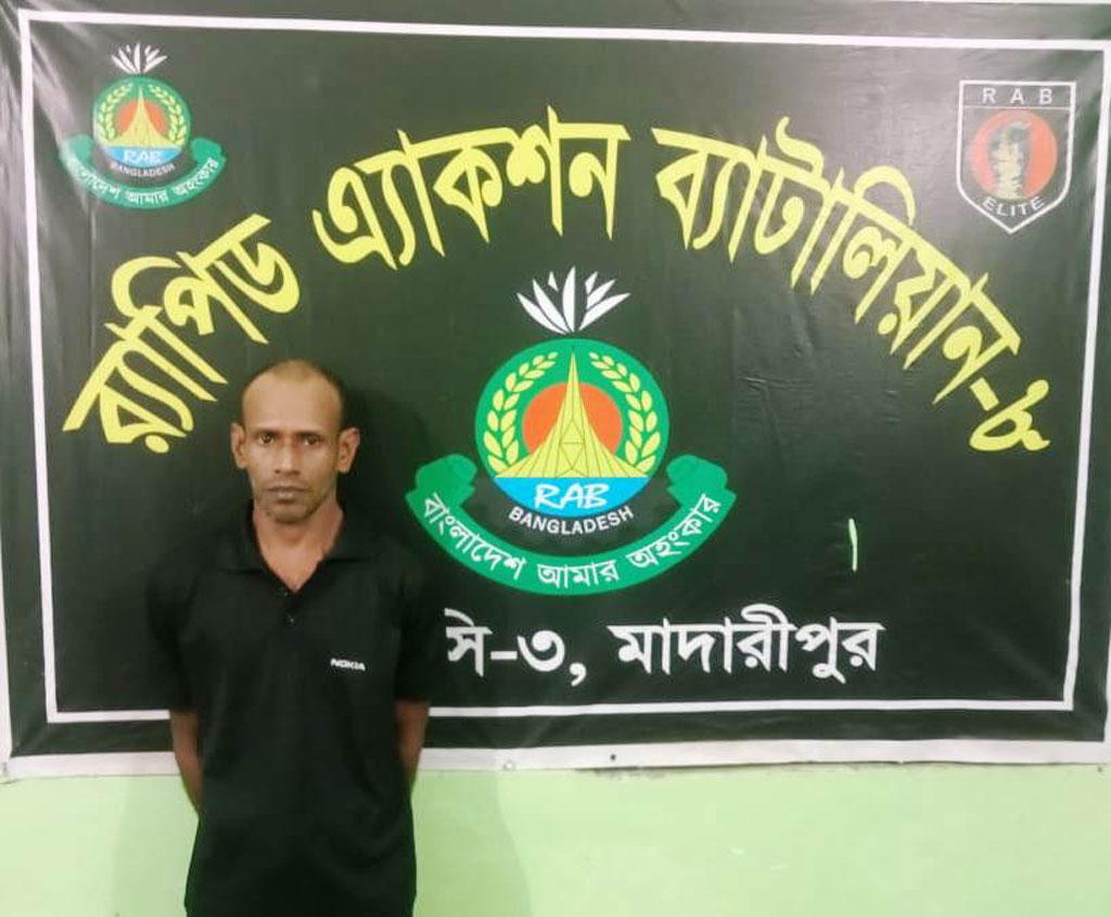 চুরির ঘটনা ঘিরে মনোমালিন্যের জেরে বৃদ্ধাকে গলা কেটে হত্যা করেন রাসেল: র‍্যাব
