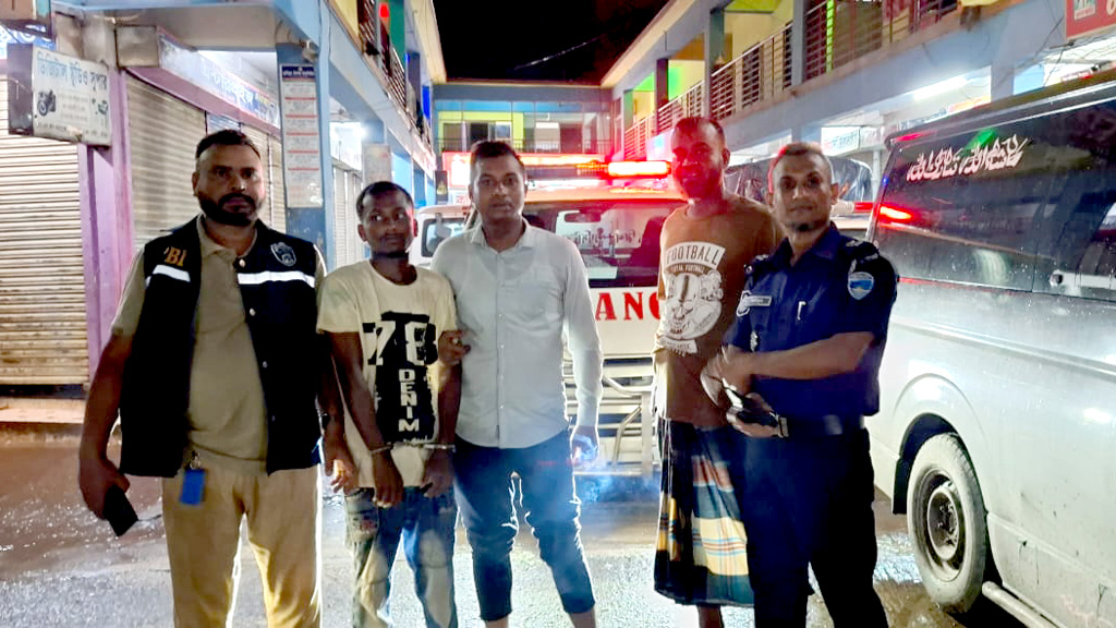 দোকান কর্মচারীকে হত্যা: দুষ্টুমির সময় মোবাইল ফোনে পানির ছিটা, তর্কাতর্কি গড়ায় খুনে