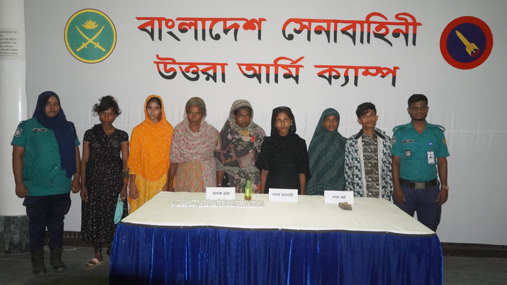 বিমানবন্দর রেলস্টেশনে আধা কেজি গাঁজাসহ ৭ গ্রেপ্তার