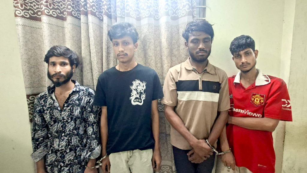 এসআইকে কুপিয়ে আহত করার ঘটনায় ৪ জন গ্রেপ্তার