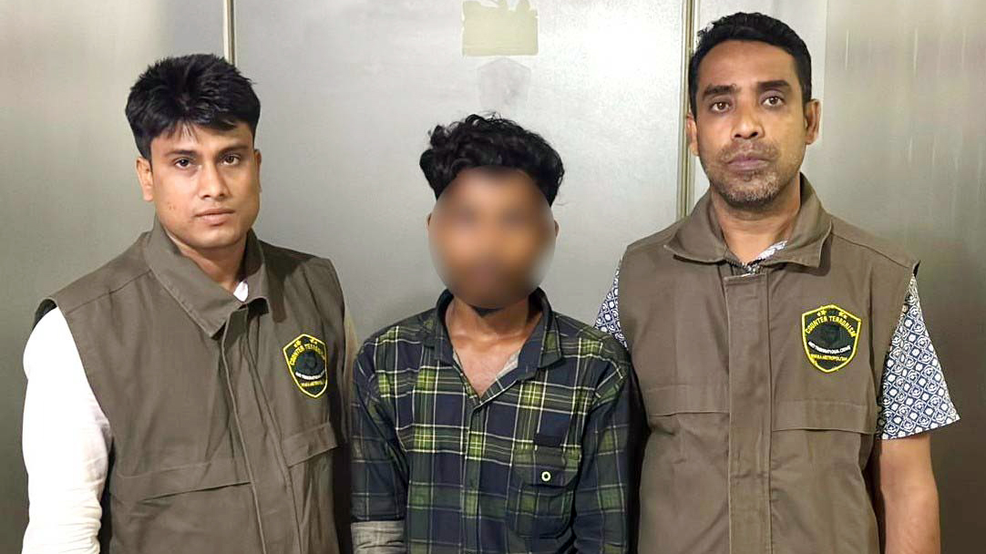 রাজধানী ‎হাজারীবাগে চাঁদাবাজির অভিযোগে মাদক কারবারি গ্রেপ্তার