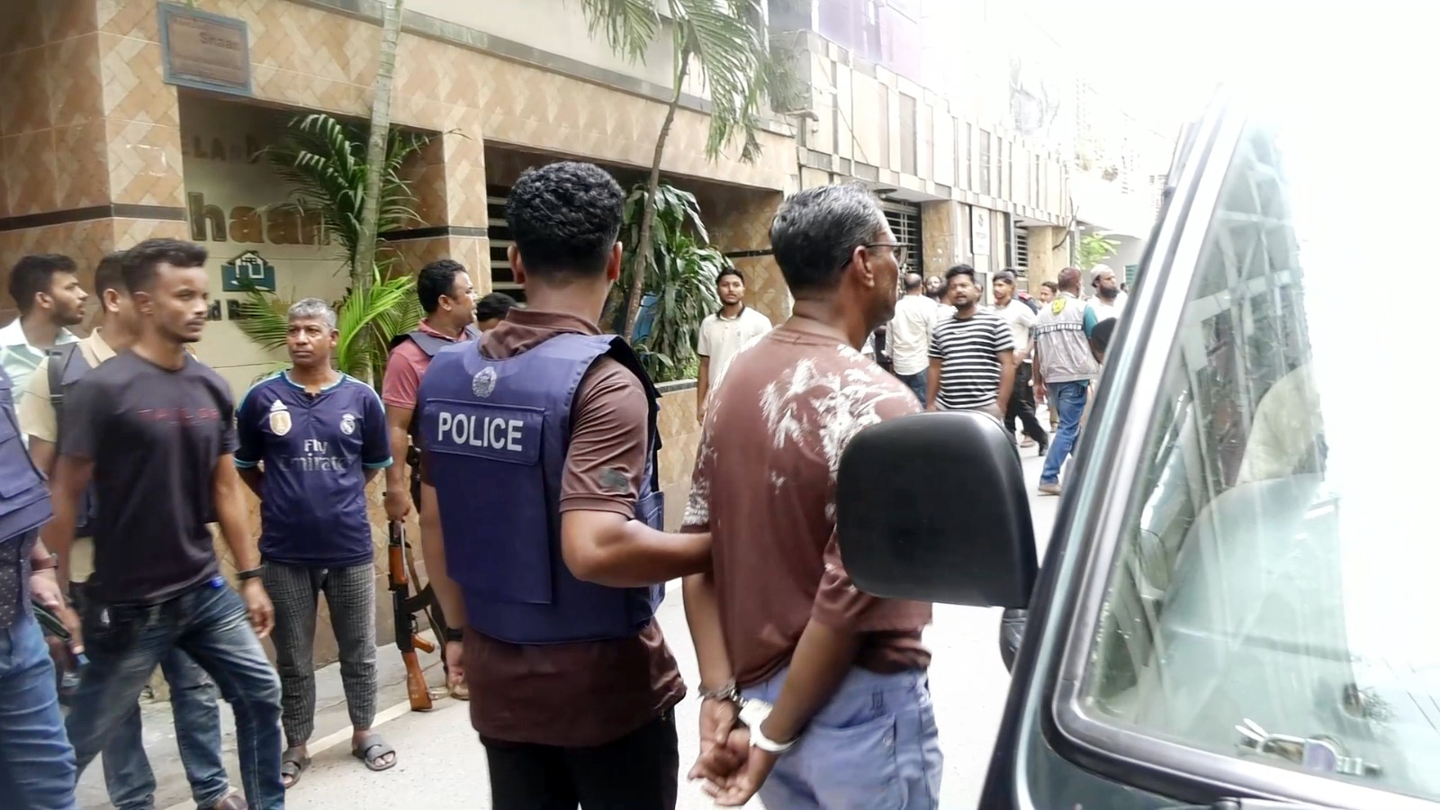 বনশ্রীতে ভুল খবরে অর্ধশত পুলিশের নিষ্ফল অভিযান, তথ্যদাতাই আটক