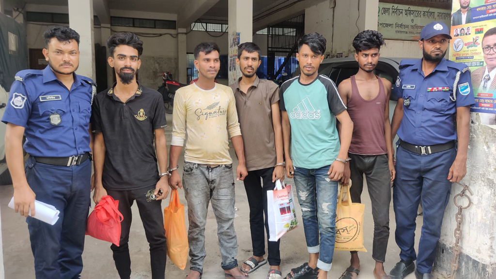 সোনারগাঁয়ে দুই যুবককে অপহরণ করে নির্যাতনের অভিযোগ, গ্রেপ্তার ৫