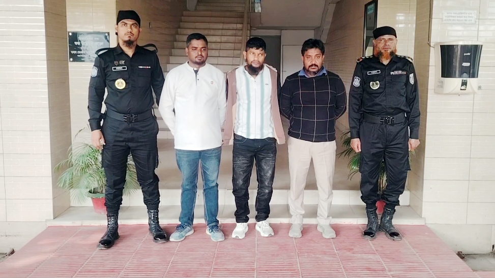 জুলাই রেবেলসের দুজনকে কুপিয়ে আহতের ঘটনায় শীর্ষ সন্ত্রাসী আলতাফসহ গ্রেপ্তার ৩