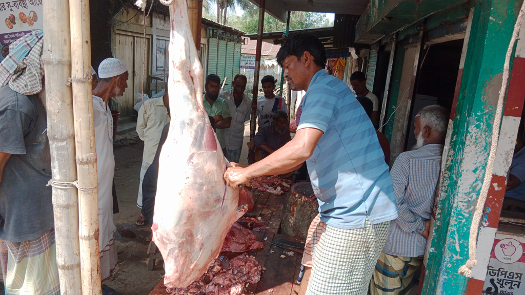 মৌলভীবাজারে সাধ্যের বাইরে গরুর মাংসের দাম