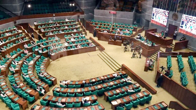 অন্তর্বর্তী সরকারের ১৩৩ অধ্যাদেশের মধ্যে ৯৮টি সংসদে হুবহু উত্থাপন