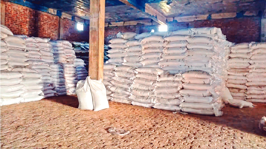 কৃত্রিম সার সংকট: গুদামজাত করে বাইরে পাচার