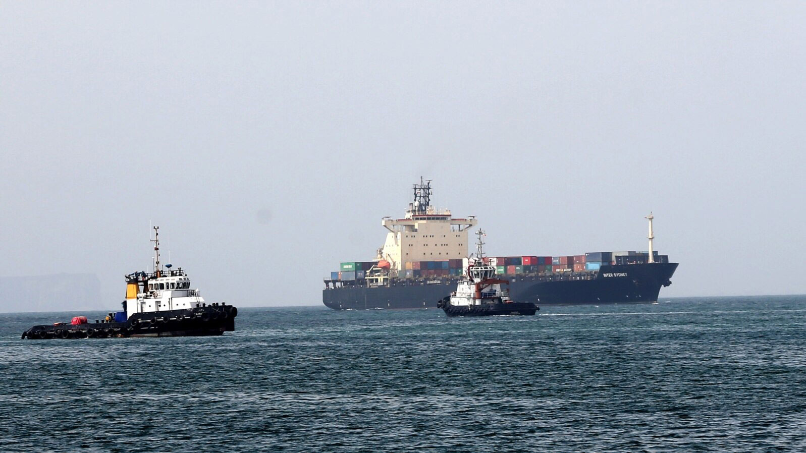 বাণিজ্যিক জাহাজগুলোকে উপসাগর এড়ানোর নির্দেশ যুক্তরাষ্ট্রের