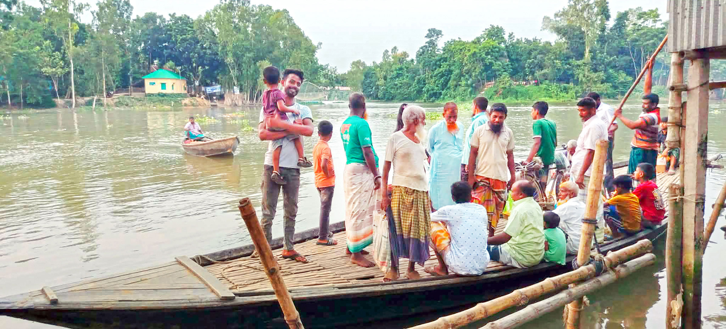 নাটোরের গুরুদাসপুর: গুমানী নদীতে সেতু নেই,
দুর্ভোগে হাজারো মানুষ