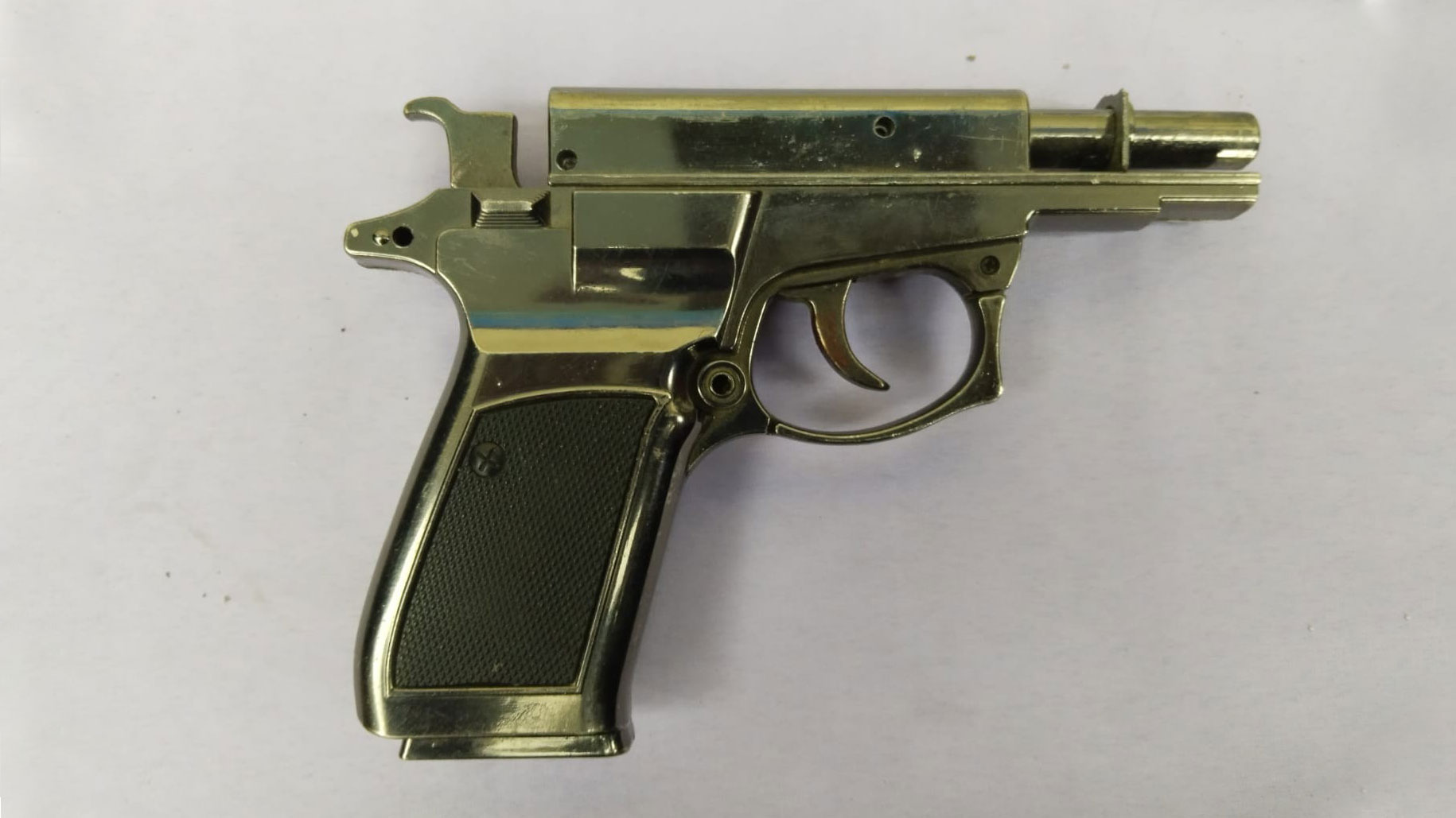 শাজাহানপুরে পিস্তলসহ স্বেচ্ছাসেবক দলের বহিষ্কৃত নেতা আটক