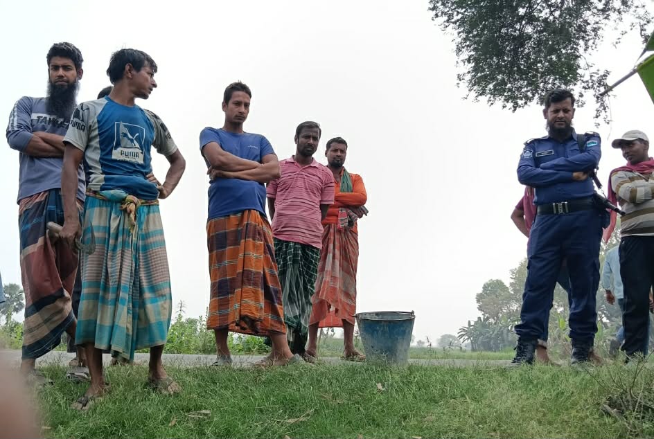 গাংনীতে দুটি বোমাসদৃশ বস্তু উদ্ধার